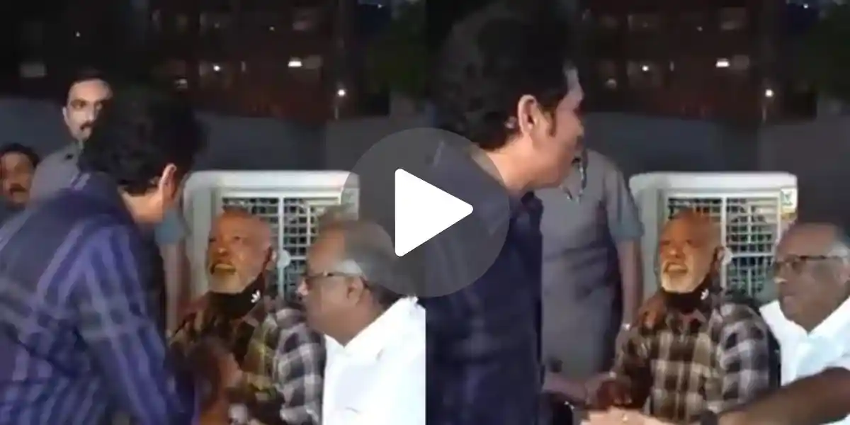 Vinod Kambli Refuses To Release Sachin Tendulkar's Hand During Rare Public Meeting - Watch